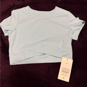 028HA.- SoftlyZero™ Plush Crossover Hem Cropped Sports Top.